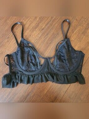 ⚡️3/$20⚡️ Strappy Black Lace Ruffle Bralette